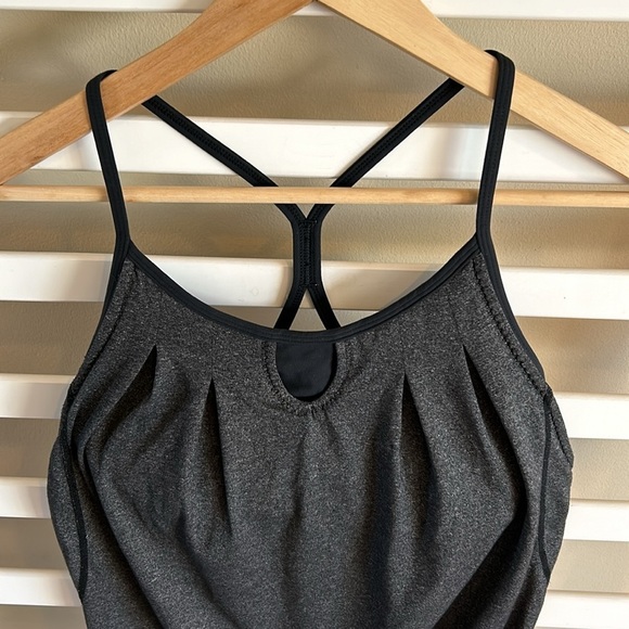 Lululemon NO LIMITS Power Y Zippy Gray Black Tank Top Built-In Bra Size 4 - Picture 2 of 8